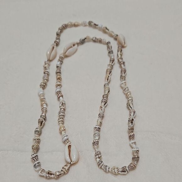 Vintage Shell Necklace - Picture 1 of 4